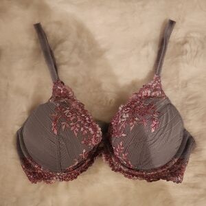 Wacoal Lace Detail Bra in Gray and Pink